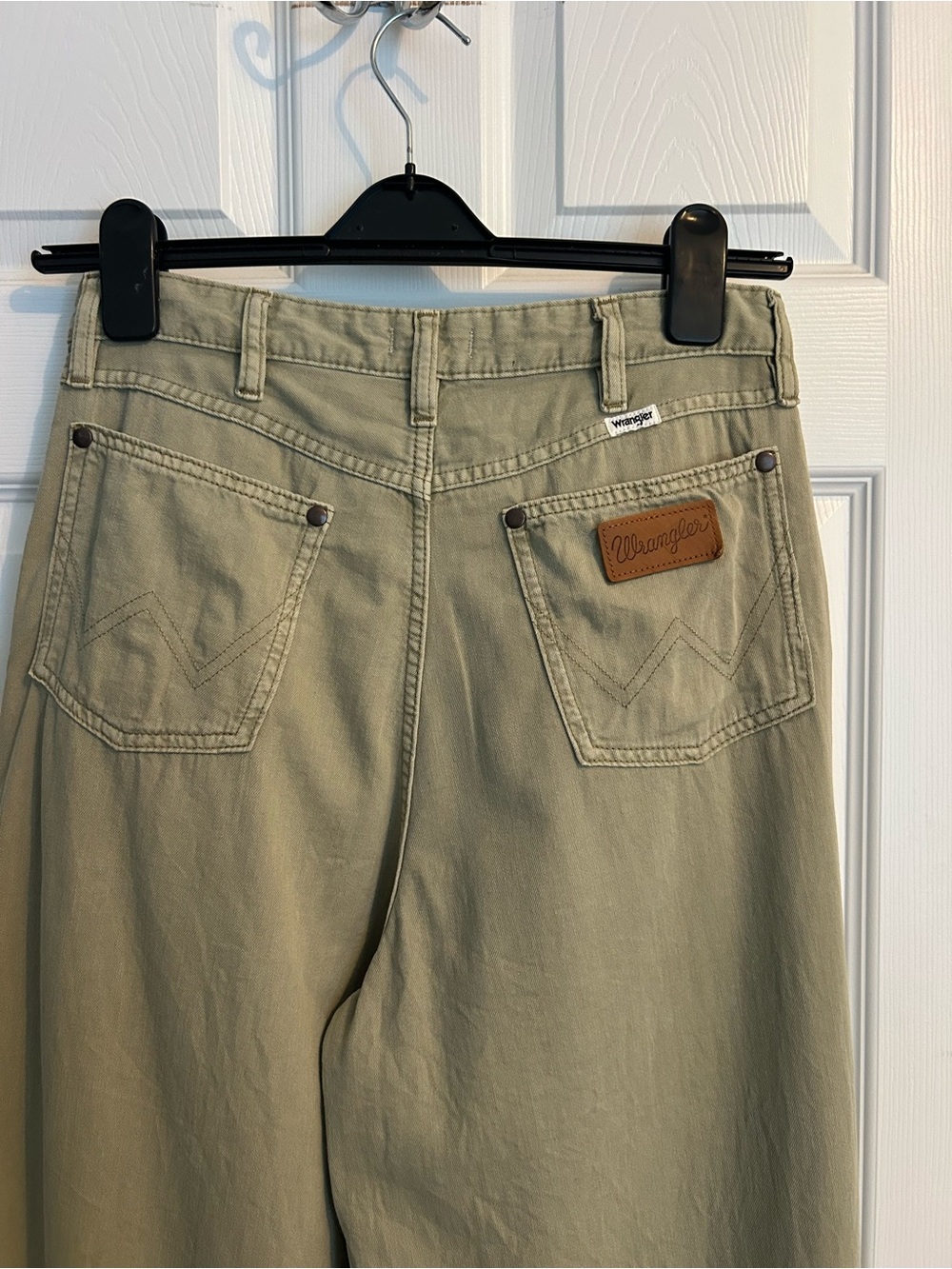 Wrangler Wide Leg pleated Trousers High-Rise in Sage - Picture 12 of 14